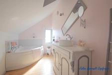 Maison familiale de 148m² avec 5 chambres entièrement rénovée en 2021 sur un terrain clos de 438m² 