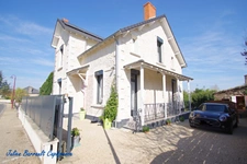 Maison familiale de 148m² avec 5 chambres entièrement rénovée en 2021 sur un terrain clos de 438m² 