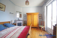 Maison de ville de 116,54 m² de 4 chambres avec une véranda et un garage sur une parcelle de 528m² au bord du Clain.