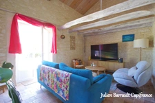 Maison familiale en pierre de 150m² avec 3 chambres rénovée en 2006 sur un terrain arboré et clos de 1617 m² 
