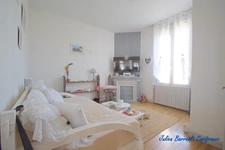 Maison familiale de 148m² avec 5 chambres entièrement rénovée en 2021 sur un terrain clos de 438m² 
