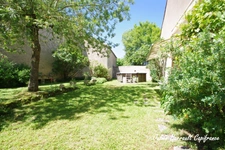 Maison en pierre de 186,64 m² avec 3 chambres rénovée en 1999 sur un terrain de 413 m²