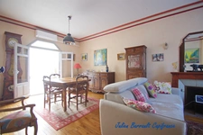 Maison de ville de 116,54 m² de 4 chambres avec une véranda et un garage sur une parcelle de 528m² au bord du Clain.