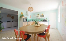 Maison familiale en pierre de 150m² avec 3 chambres rénovée en 2006 sur un terrain arboré et clos de 1617 m² 