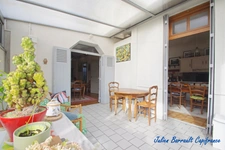 Maison de ville de 116,54 m² de 4 chambres avec une véranda et un garage sur une parcelle de 528m² au bord du Clain.