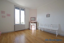 Maison familiale de 148m² avec 5 chambres entièrement rénovée en 2021 sur un terrain clos de 438m² 