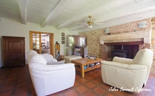 Maison en pierre de 186,64 m² avec 3 chambres rénovée en 1999 sur un terrain de 413 m²
