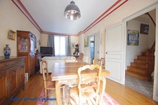 Maison de ville de 116,54 m² de 4 chambres avec une véranda et un garage sur une parcelle de 528m² au bord du Clain.