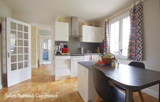 Maison familiale de 127,48 m² avec 5 chambres sur un terrain clos de 1133 m² 