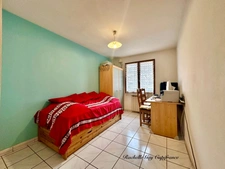 Maison familiale fonctionnelle  avec sous sol complet, à vendre 5 pièces CLUSES (74)