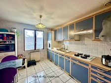 Maison familiale fonctionnelle  avec sous sol complet, à vendre 5 pièces CLUSES (74)
