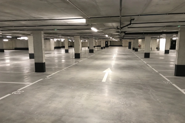 75 places de Parking et 500 m2 d'atelier LYON 2EME