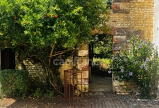 Property of 3 houses in a bucolic setting 20 minutes from LA ROCHELLE 