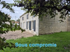 Grande Maison familiale, SAINT SATURNIN DU BOIS: Volumes généreux et grand potentiel pour créer votre cocon ! 