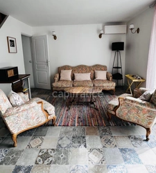 Property of 3 houses in a bucolic setting 20 minutes from LA ROCHELLE 