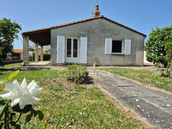 Maison Plain Pied - 4 chambres - 2 Garages - Jardin clos  SAINT JEAN DE LIVERSAY 
