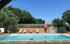Property of 3 houses in a bucolic setting 20 minutes from LA ROCHELLE 