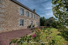 Maison en pierre rénovée de 202 m² – 4 chambres + studio indépendant – Dépendance de 100 m² – Terrain clos de 2 775 m²