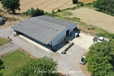 Propriété de 4,4 hectares avec maison, hangar de 1 000 m² et étang – À 5 min de Flers