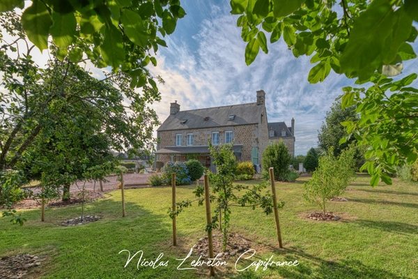 Maison en pierre rénovée de 202 m² – 4 chambres + studio indépendant – Dépendance de 100 m² – Terrain clos de 2 775 m²