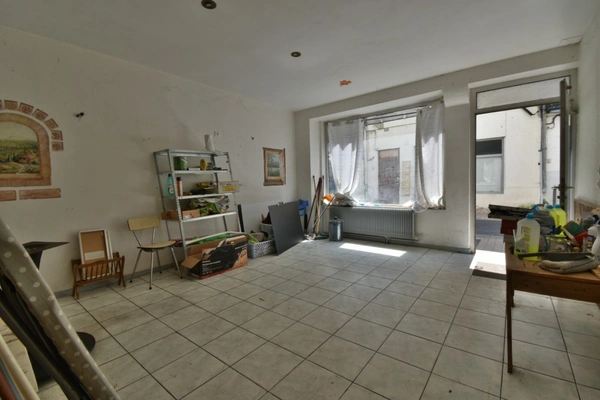 Appartement à vendre 3 pièces  (), plateau à rénover, divisible en 2 logements, spécial investisseurs