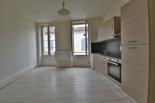 appartement à louer 2 pièces SAINTE LIVRADE SUR LOT (47) joli T 2 rénové