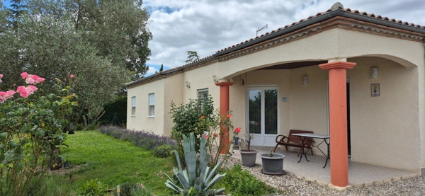Maison à vendre 6 pièces SAINTE LIVRADE SUR LOT (47)Sainte-Livrade-sur-Lot – Belle propriété familiale sur 3 000 m² de terrain arboré