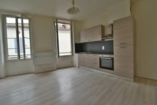 appartement à louer 2 pièces SAINTE LIVRADE SUR LOT (47) joli T 2 rénové