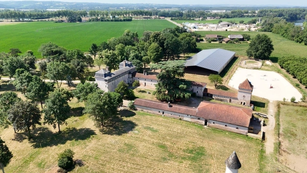 Propriete équestre et son château, à vendre 14 pièces LE TEMPLE SUR LOT (47)