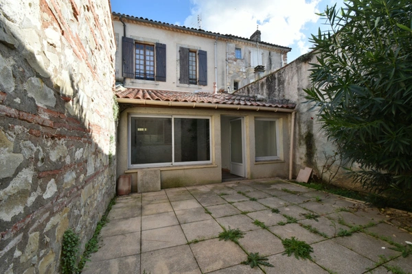 Dpt Lot et Garonne (47), à vendre VILLENEUVE SUR LOT maison de ville, P6  idéale investisseurs, ou familles, 