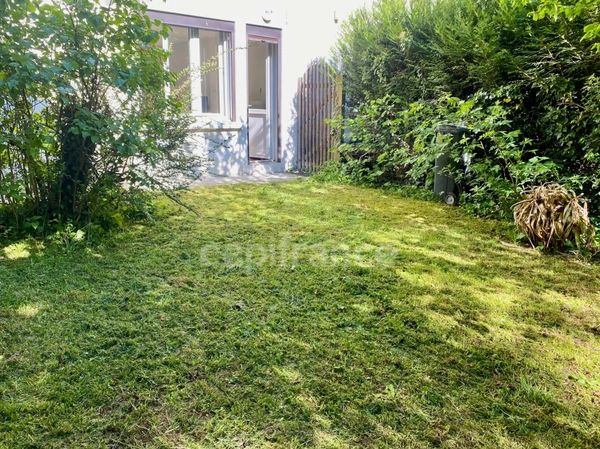 Studio à vendre avec jardin privatif FERNEY VOLTAIRE (01)