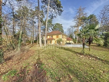 Maison à vendre 8 pièces GEX (01)