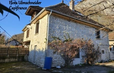 Maison mitoyenne + annexe en pierre à vendre à VIONS en CHAUTAGNE, avec cour et terrain - env. 35 mns d'Aix-les-Bains et env. 50 mns d'Annecy