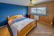 Large house for sale in Ontex (73) with building land. 20 minutes from Chindrieux, 40 minutes from Aix-les-Bains, 1 hour 30 minutes from Geneva. Views of Lake Bourget and Mont Blanc.