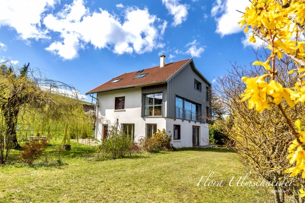 Grande maison à vendre à ONTEX (73) avec terrain à bâtir. À 20 minutes de Chindrieux, 40 minutes d’Aix-les-Bains, 1H30 de Genève. Vue lac du Bourget et le Mont Blanc