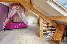 Large house for sale in Ontex (73) with building land. 20 minutes from Chindrieux, 40 minutes from Aix-les-Bains, 1 hour 30 minutes from Geneva. Views of Lake Bourget and Mont Blanc.
