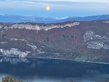Terrain à bâtir. À 20 minutes de Chindrieux, 40 minutes d’Aix-les-Bains, 1H30 de Genève. Vue lac du Bourget et le Mont Blanc