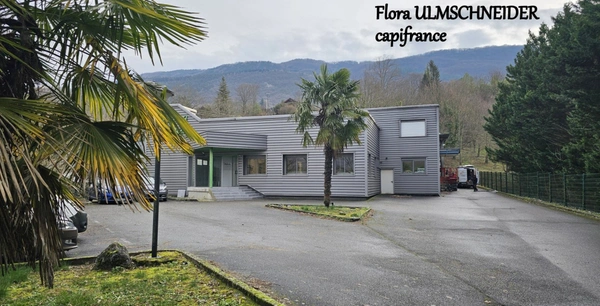 Dpt Savoie (73), à vendre à RUFFIEUX Locaux d'activités actuellement loués, entre Annecy et Aix-les-Bains, proche du lac du Bourget