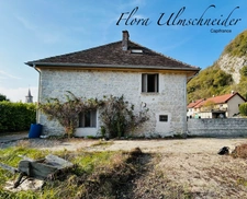 Maison mitoyenne + annexe en pierre à vendre à VIONS en CHAUTAGNE, avec cour et terrain - env. 35 mns d'Aix-les-Bains et env. 50 mns d'Annecy