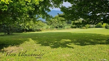 Terrain à bâtir de 1232 m² à vendre  à SERRIERES EN CHAUTAGNE avec vue sur le Grand Colombier. A 30 mn d'Aix les Bains, 50 mn d'Annecy et de Genève.