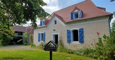 Maison béarnaise avec dépendance, pleine de charme sur un terrain paysagé de 1036 m²  
