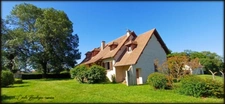 A Lembeye, sur un terrain de plus de 3000m² Maison de 185 m²  5 chambres et une belle dépendance 