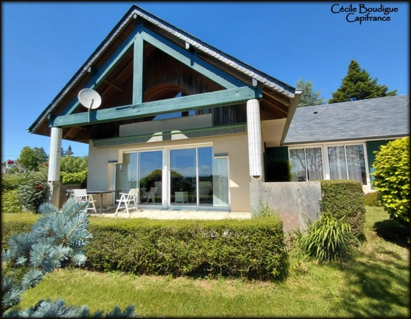 Entre Pau et Tarbes à 7 kms de Soumoulou Maison d'architecte belle vue sur Pyrénées 16000 m² de terrain.