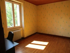 Propriété avec maison 4 chambres, plusieurs bâtiments et 1.8 hectares de terrain