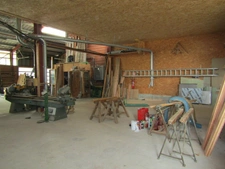 Bureau et bâtiments sur parcelle de plus de 5300m²