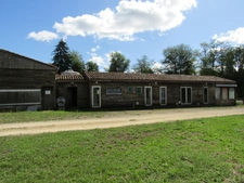 Propriété avec maison 4 chambres, plusieurs bâtiments et 1.8 hectares de terrain