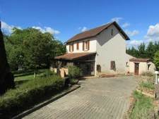 Propriété avec maison 4 chambres, plusieurs bâtiments et 1.8 hectares de terrain