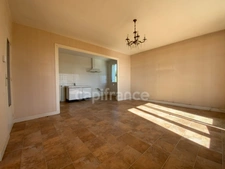 A SAINT GERMAIN LAVAL (42) MAISON  de 120 M2  avec terasse TERRAIN de 3 HA  et BATIMENT de 75 M2