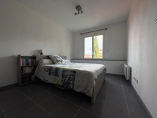 A FEURS (42). APPARTEMENT  T3  Relooké  Avec  PLACE DE PARKING ,  quartier calme 