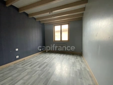 Proche de FEURS  (42). MAISON de village de 56 M2 avec sa petite cour et son terrain non attenant 